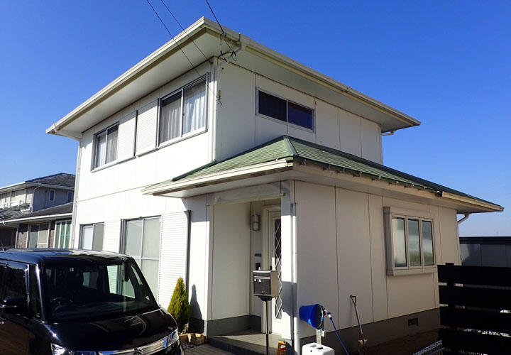 袖ケ浦市横田で屋根外壁塗装を検討されたお客様邸カラーシミュレーションの様子 千葉の外壁塗装 屋根塗装 塗り替えは街の外壁塗装やさん千葉本店へ