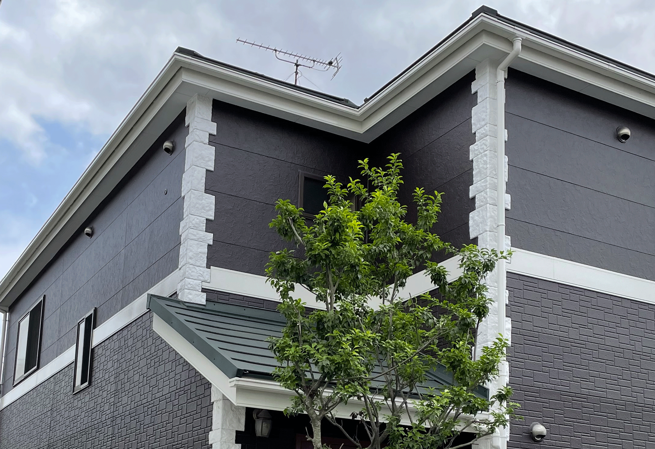 習志野市東習志野にて外壁と付帯部の色分けでアクセントのある仕上がりに 千葉の外壁塗装 屋根塗装 塗り替えは街の外壁塗装やさん千葉本店へ