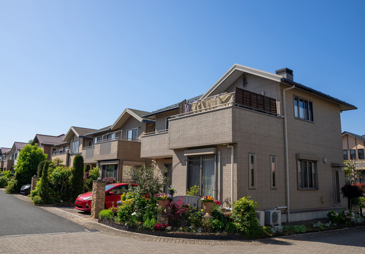 外壁塗装の人気色は グレーやベージュは汚れが目立ちにくい 千葉の外壁塗装 屋根塗装 塗り替えは街の外壁塗装やさん千葉本店へ 外壁塗装の人気色は グレーやベージュは汚れが目立ちにくい 千葉の外壁塗装 屋根塗装 塗り替えは街の外壁塗装やさん千葉本店へ