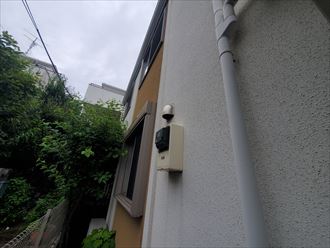 浦安市にて外壁塗装工事の調査の様子