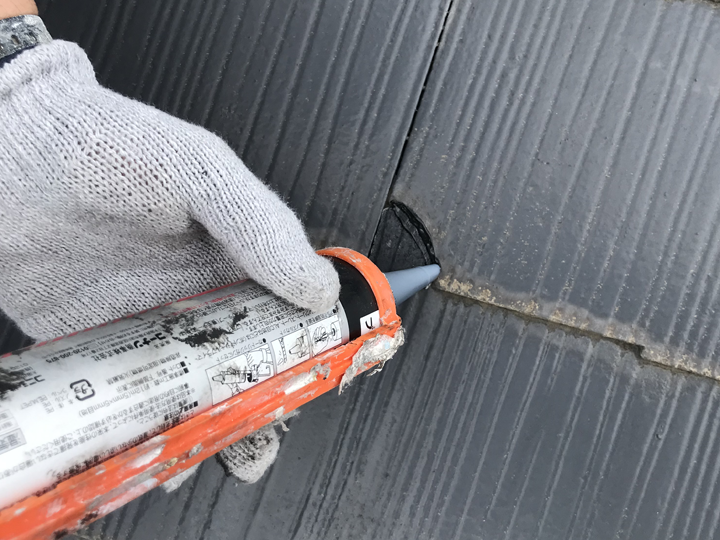 小さなひび割れはシーリングで補修可能です