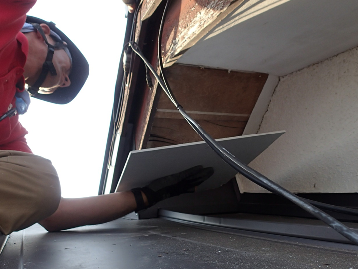 軒天の部分的な張り替え工事