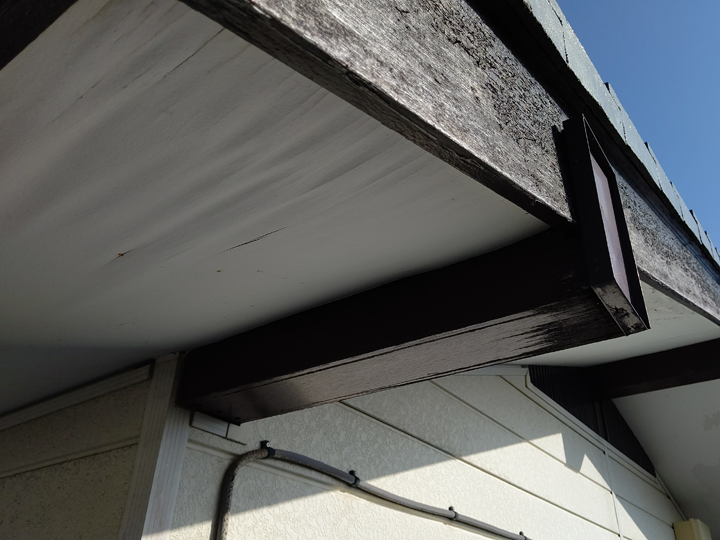 軒天の塗装が必要なサインとは？