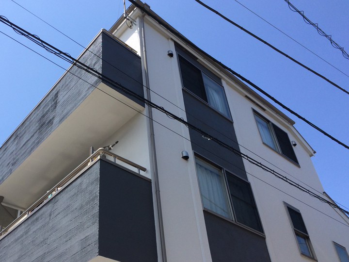 軒の出が短い家