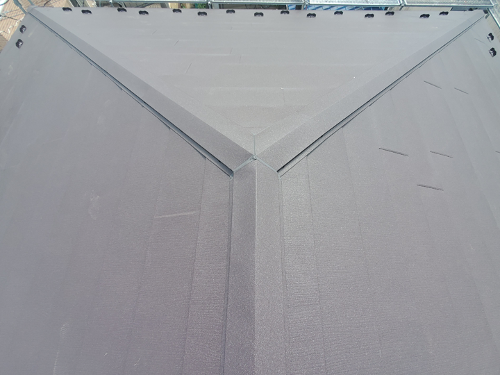 ガルバリウム鋼板の屋根