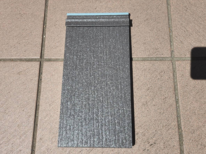 屋根材や塗料のサンプルは必ず日光の下で確認するようにしましょう！