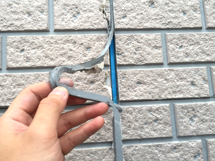 サイディングの目地の劣化を放置しないで！雨漏りを防ぐシーリング打ち替えガイド