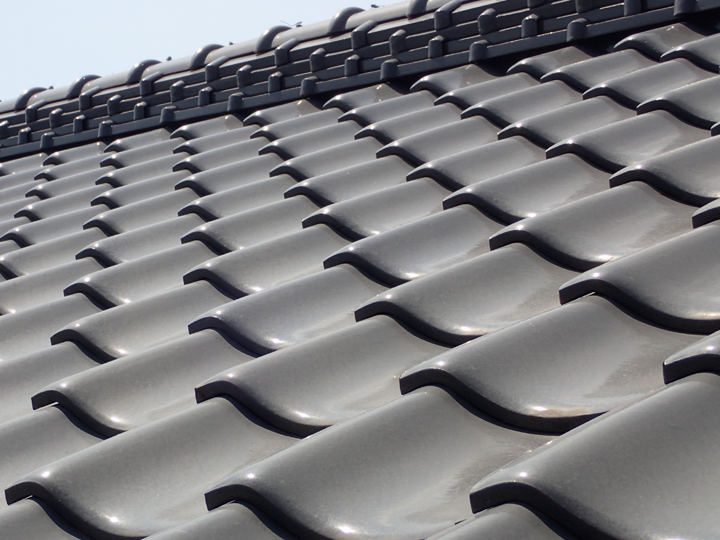 瓦屋根リフォームで住まいを安心に｜葺き替えと葺き直しの違いとは