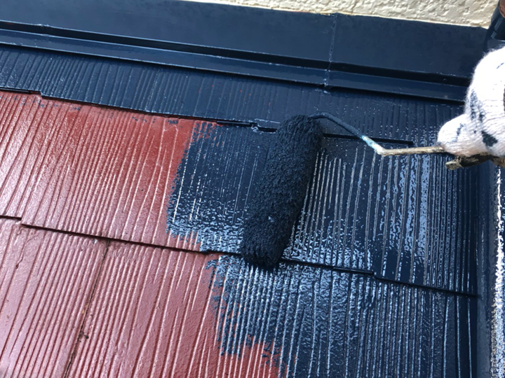 屋根塗装工事の様子