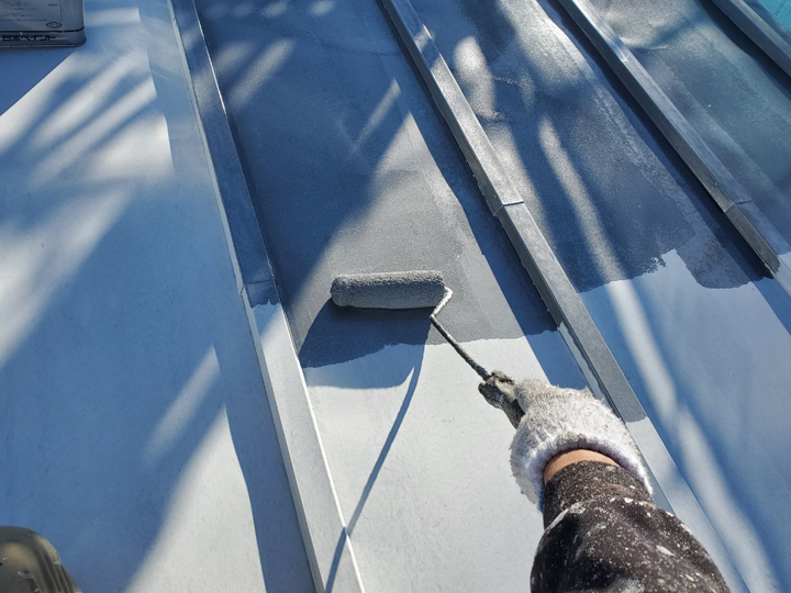 『屋根塗装は意味ない』はウソ！？誤解されがちな理由と本来の役割