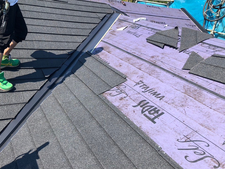 屋根カバー工事の様子