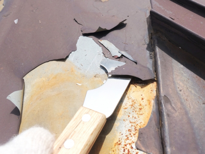 塗装では、皮スキは主に「古い塗膜の除去」などのために使われます