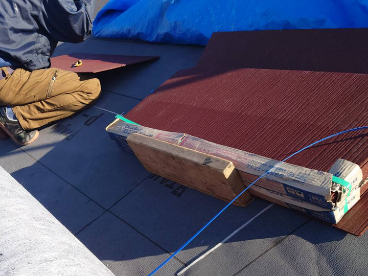 スレート施工の様子