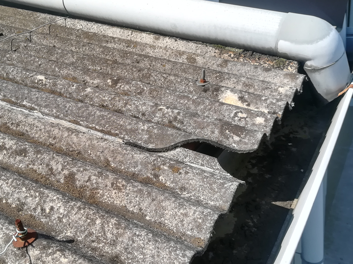 波板スレートのひび割れや欠けはメンテナンスが必要なサインです！