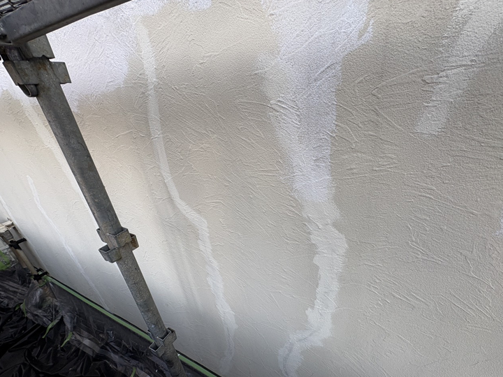 クラック補修をしたモルタル外壁
