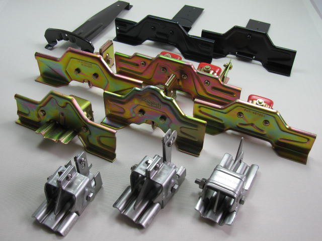 様々なタイプの雪止め