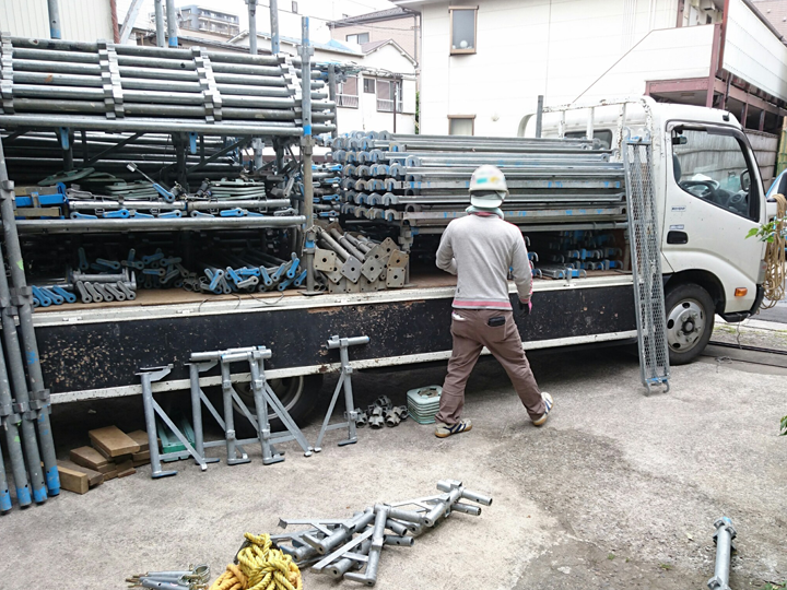 足場代の相場はいくら？外壁塗装・屋根工事の目安を解説