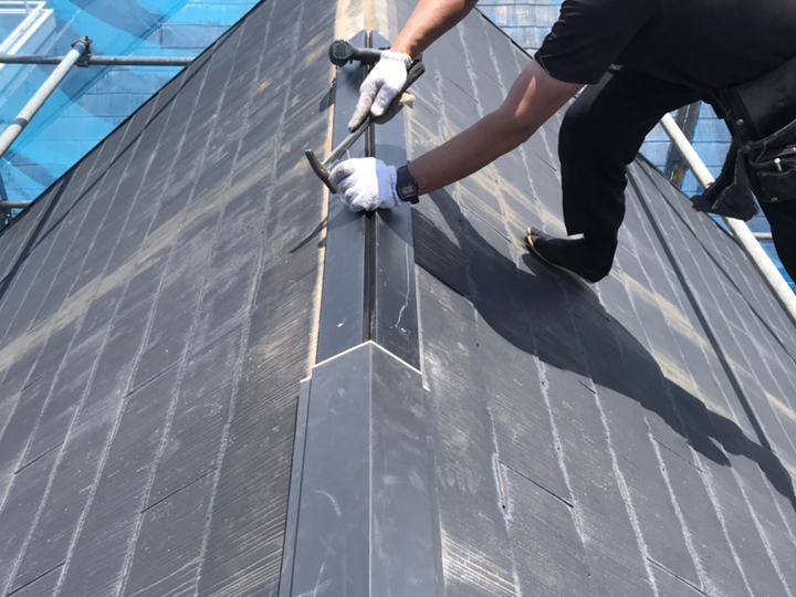 棟板金交換工事の様子