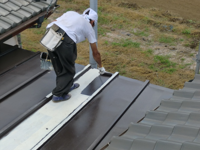 【ガルバリウム鋼板屋根・外壁】メンテナンス方法を解説！屋根を長く使うためのポイント