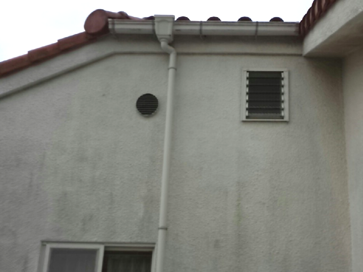 軒先の短いお住まいは外壁が汚れやすい