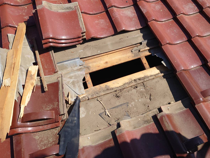 防水紙とバラ板が劣化すると雨漏りが起こる原因になってしまいます