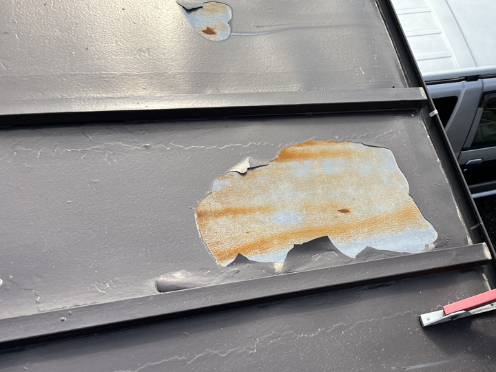 金属屋根でこのような症状が見られたらメンテナンスが必要なサインです！