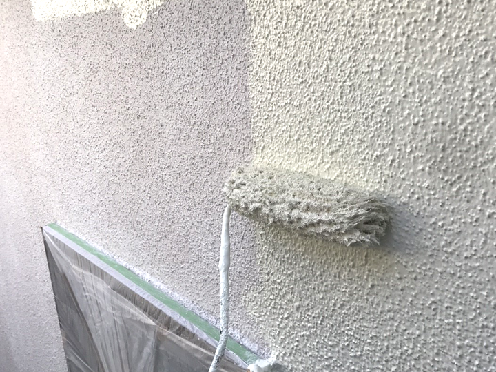 モルタル外壁塗装の様子