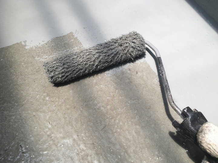 定期的なトップコートの再塗装で防水の寿命を延ばしましょう！