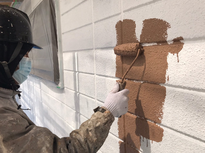 ダイヤスーパーセランフレックスでの塗装工事の様子