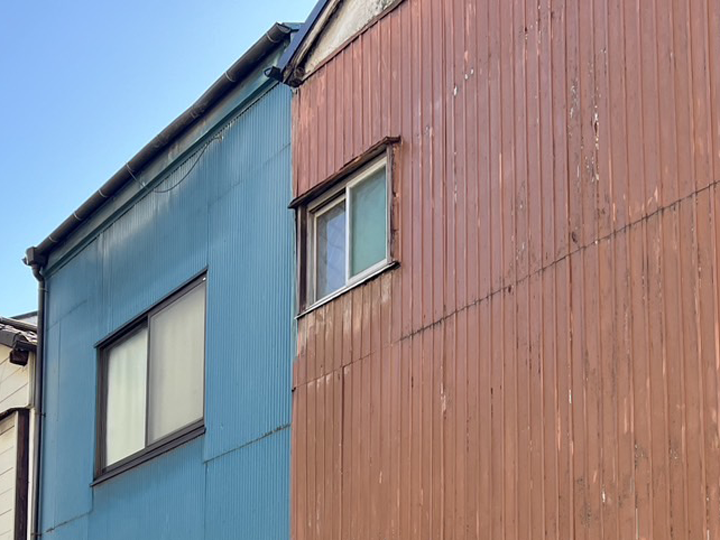 昔ながらの、というイメージが強いトタン