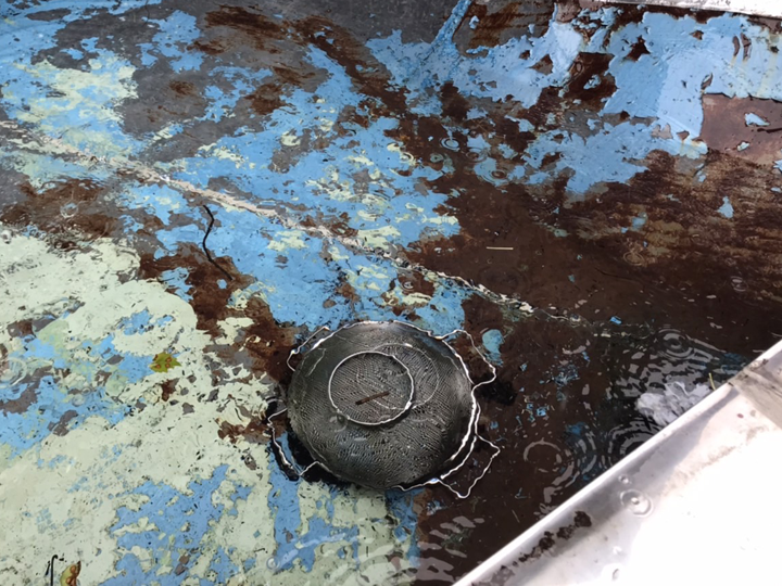 排水が上手くできずに水が溜まってしまったベランダ