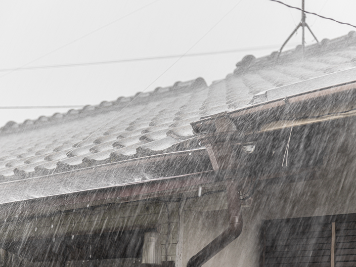 台風のような強い風や大雨による被害も火災保険が適用されることが