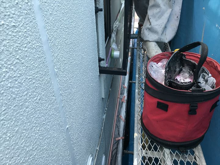 シーリング工事から塗装施工へ