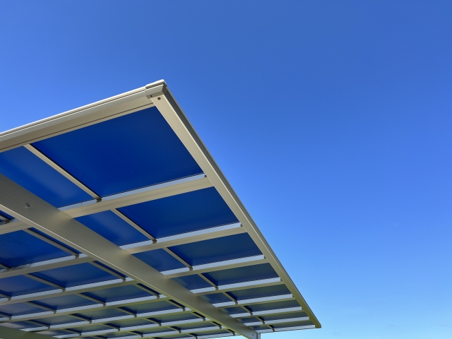 カーポートの屋根などによく使われている「ポリカ」