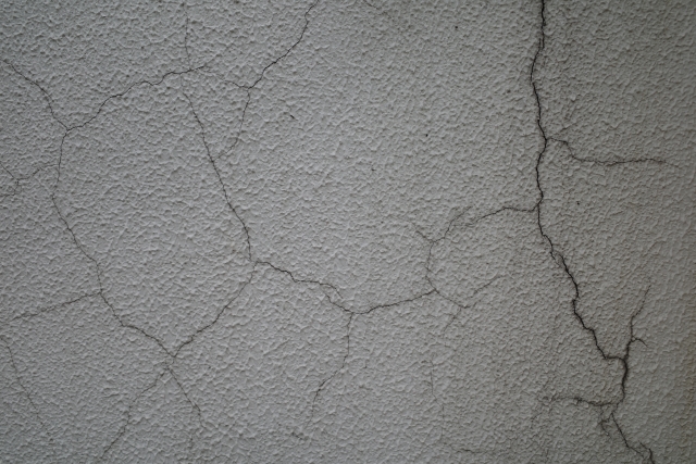 ひび割れた外壁