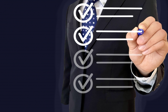 屋根塗装の見積書に記載される主な項目とは