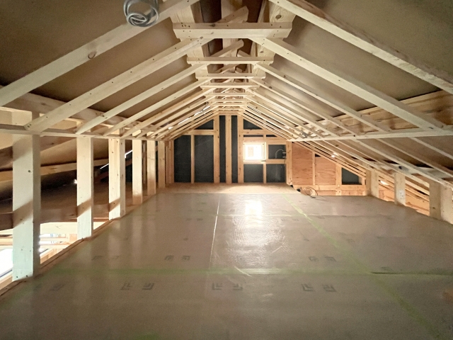 小屋裏（屋根裏）