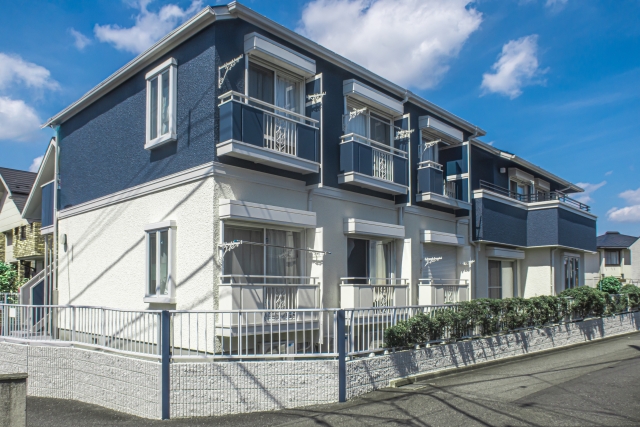 ネイビー×ホワイトでスタイリッシュで洗練された外観に！