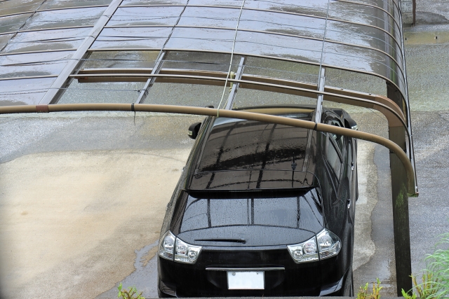 【屋根修理】カーポートの屋根の異常は放置厳禁！劣化サインと正しいメンテナンス方法