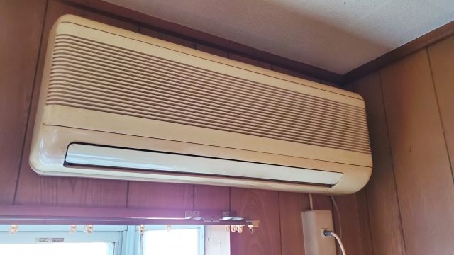 エアコンからの雨漏りの原因とは