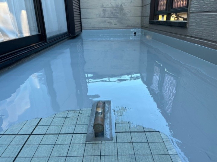 ウレタン塗膜防水材の塗布（1層目）