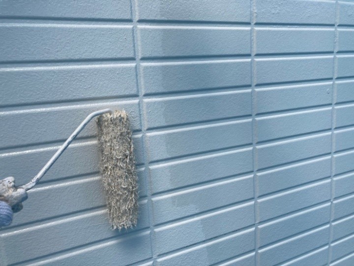 仕上げ塗装で均一な外観へ