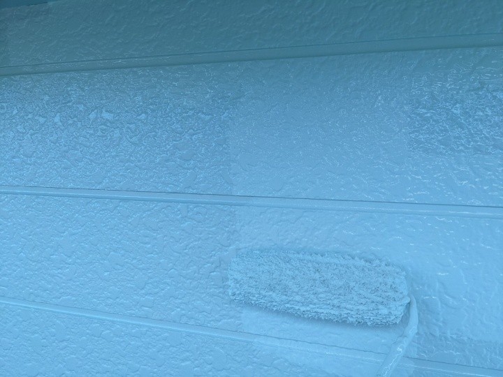 外壁の仕上げ塗装2回目