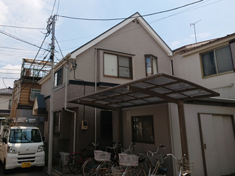 外壁塗装を行ったサイディング外壁の2階建て住宅