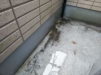 君津市東坂田　雨染み箇所上部の調査