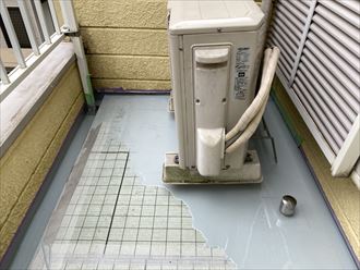 市川市菅野のベランダでウレタン防水工事による通気緩衝工法を実施しました