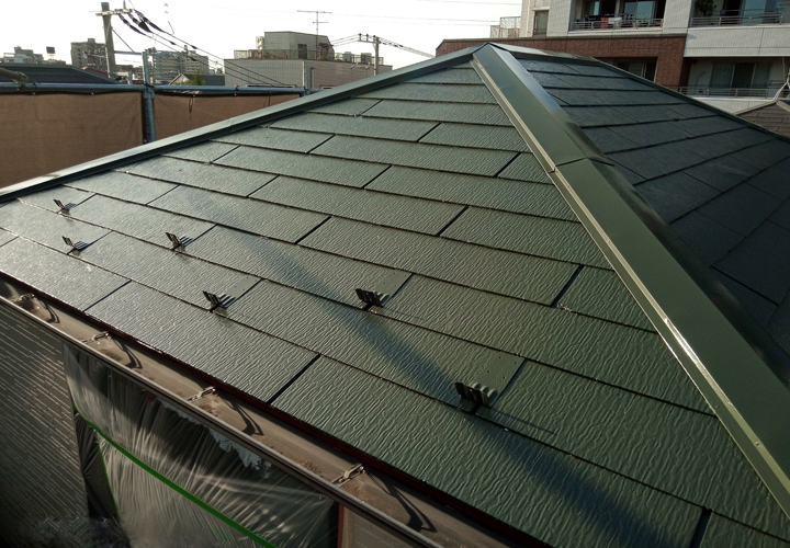 サーモアイ4F　クールボローニャグリーンで塗装したスレート屋根