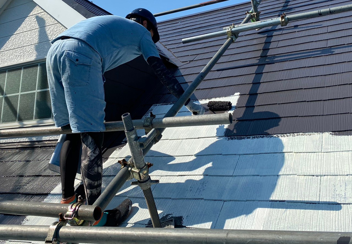 屋根塗装に最適な時期とは？季節以外にも重要な塗膜の劣化について解説します！