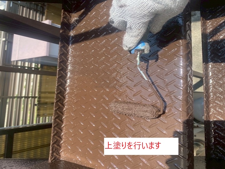 上塗り：仕上げと保護の最終工程