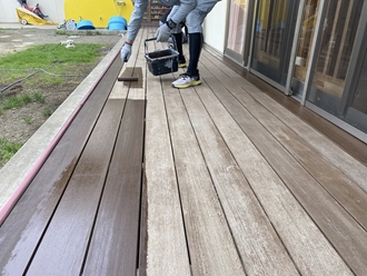 ローラーで塗装